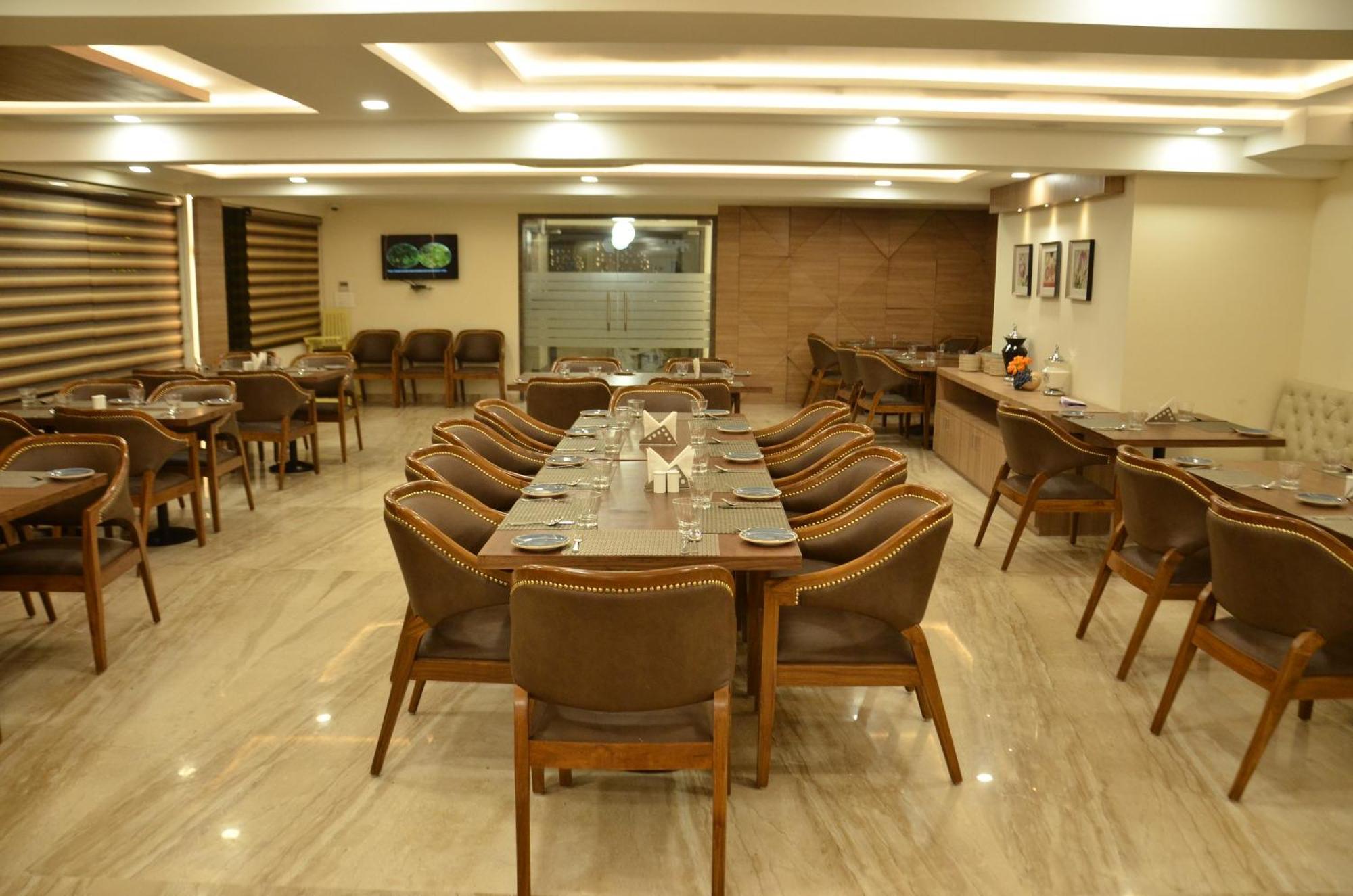 Hotel The Ved Mantra Gwalior Exterior foto