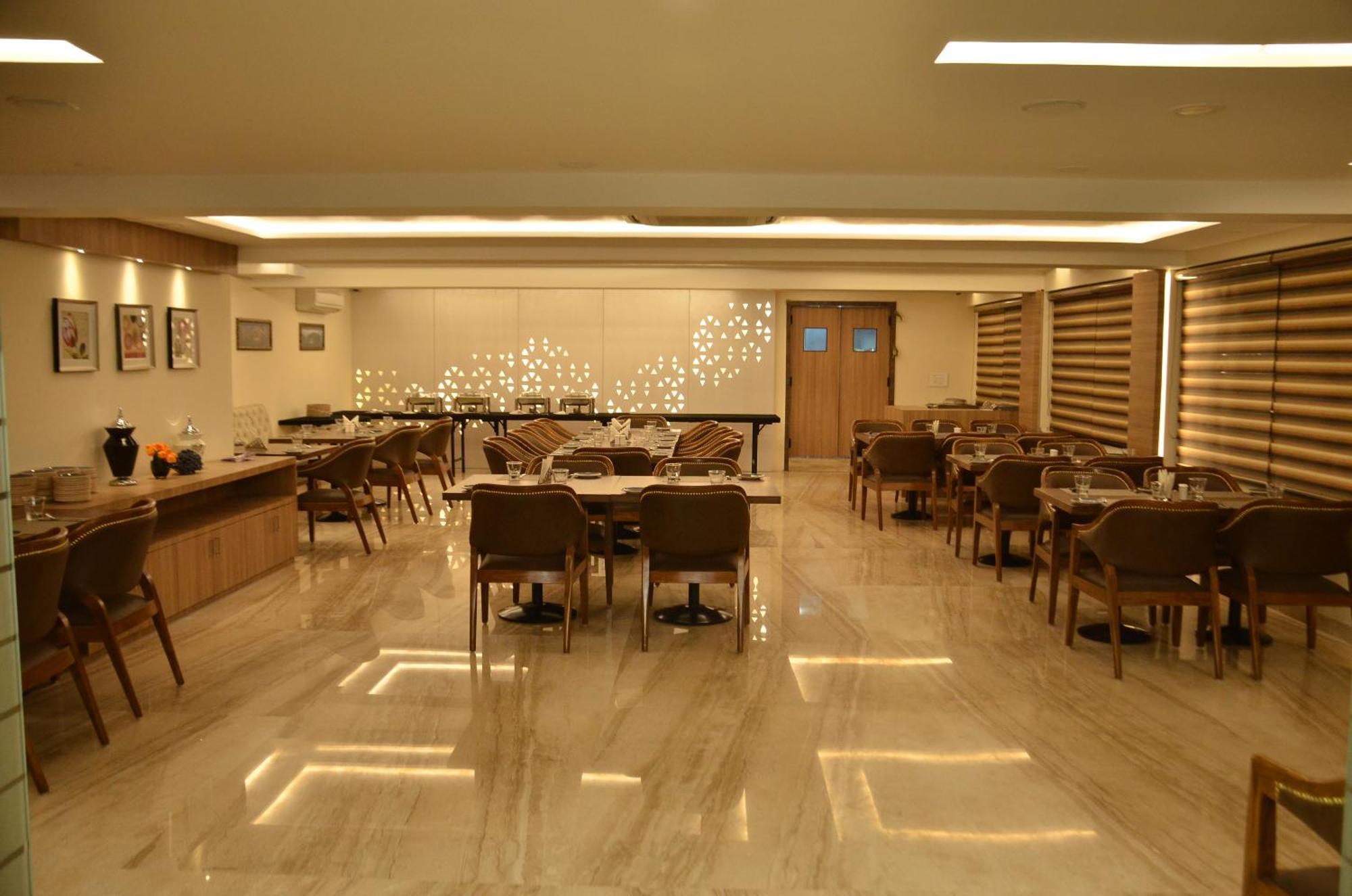 Hotel The Ved Mantra Gwalior Exterior foto
