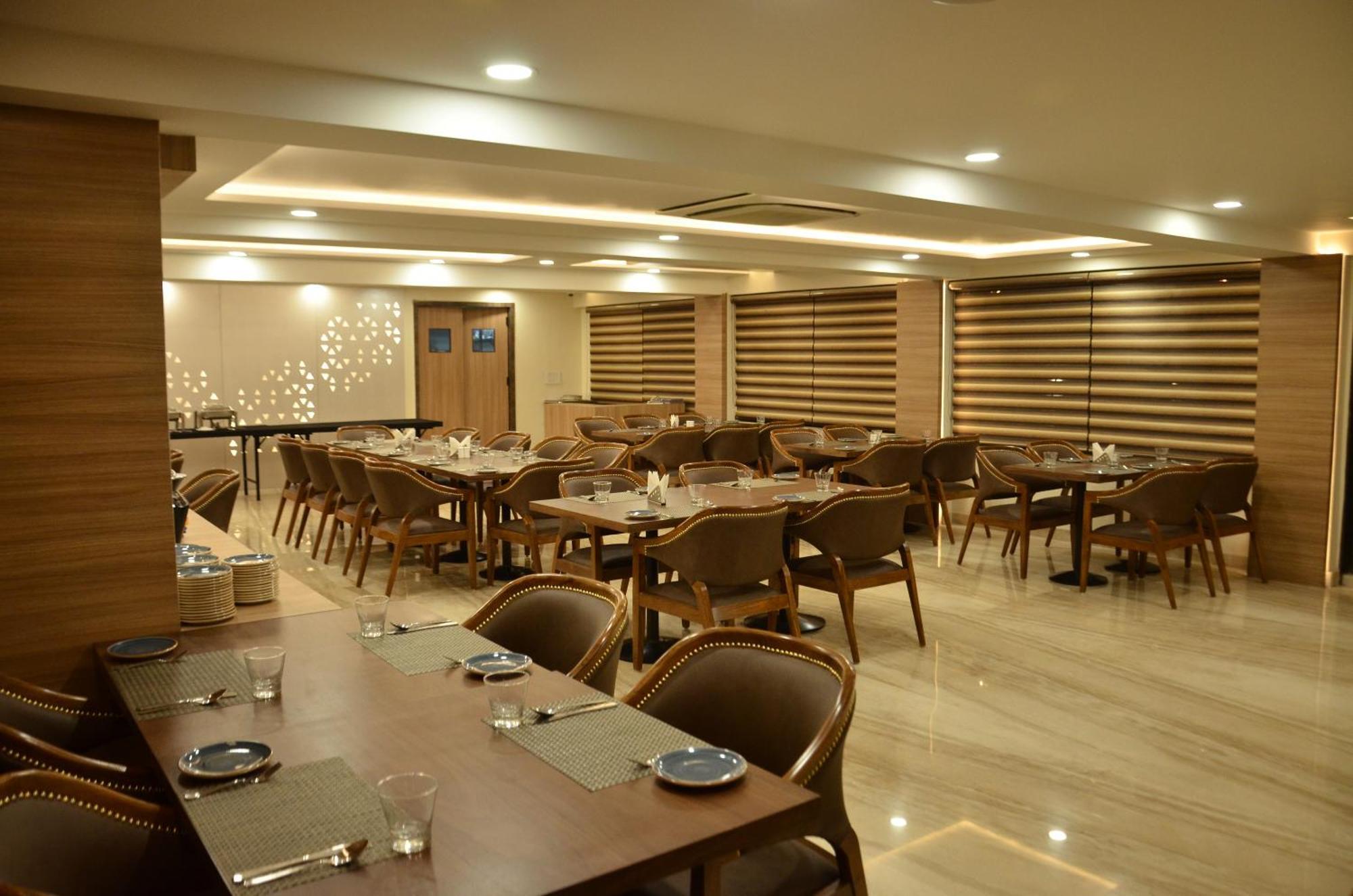 Hotel The Ved Mantra Gwalior Exterior foto